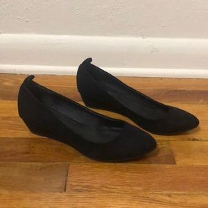Black Heeled Suede Flats